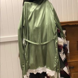 SS Weddings Silk-like robe Size M/L